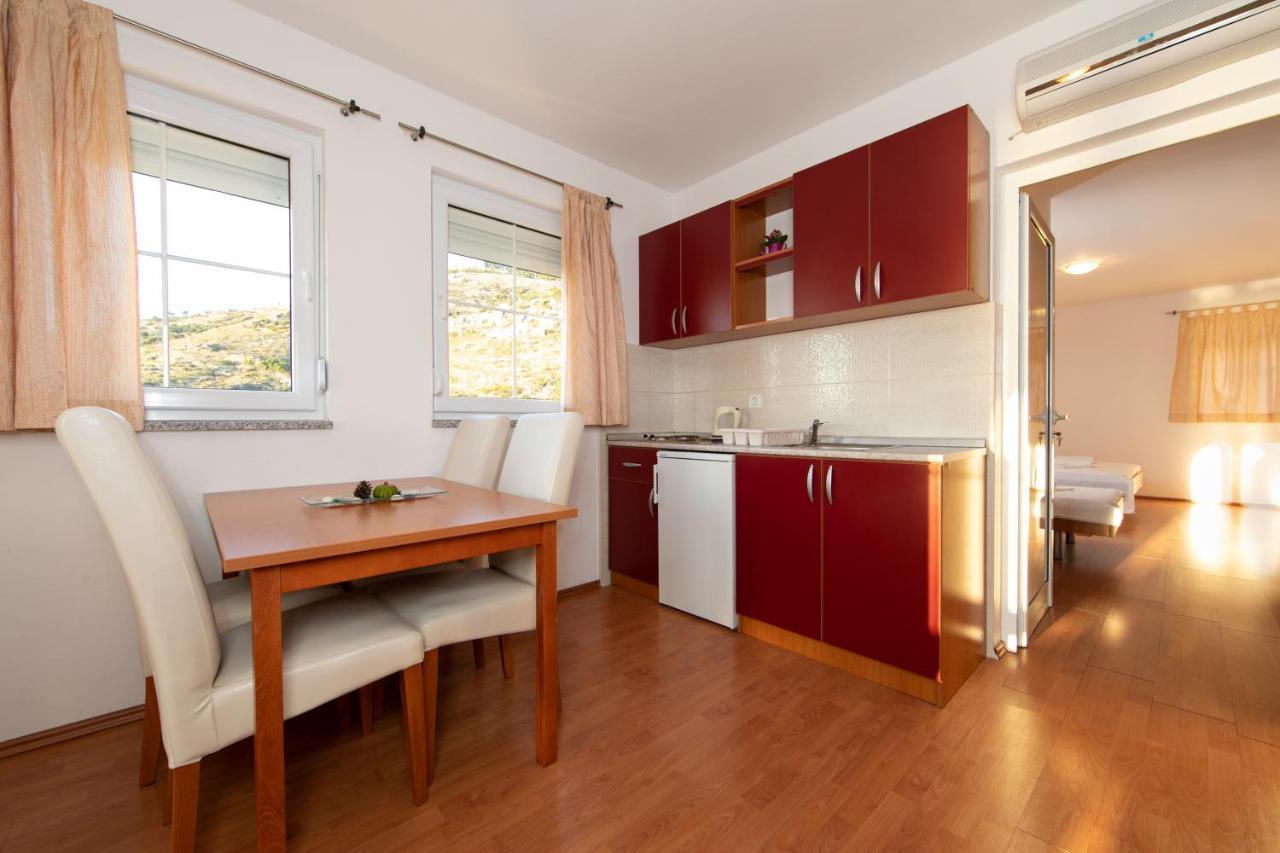 Apartments Simovic Tučepi Екстериор снимка