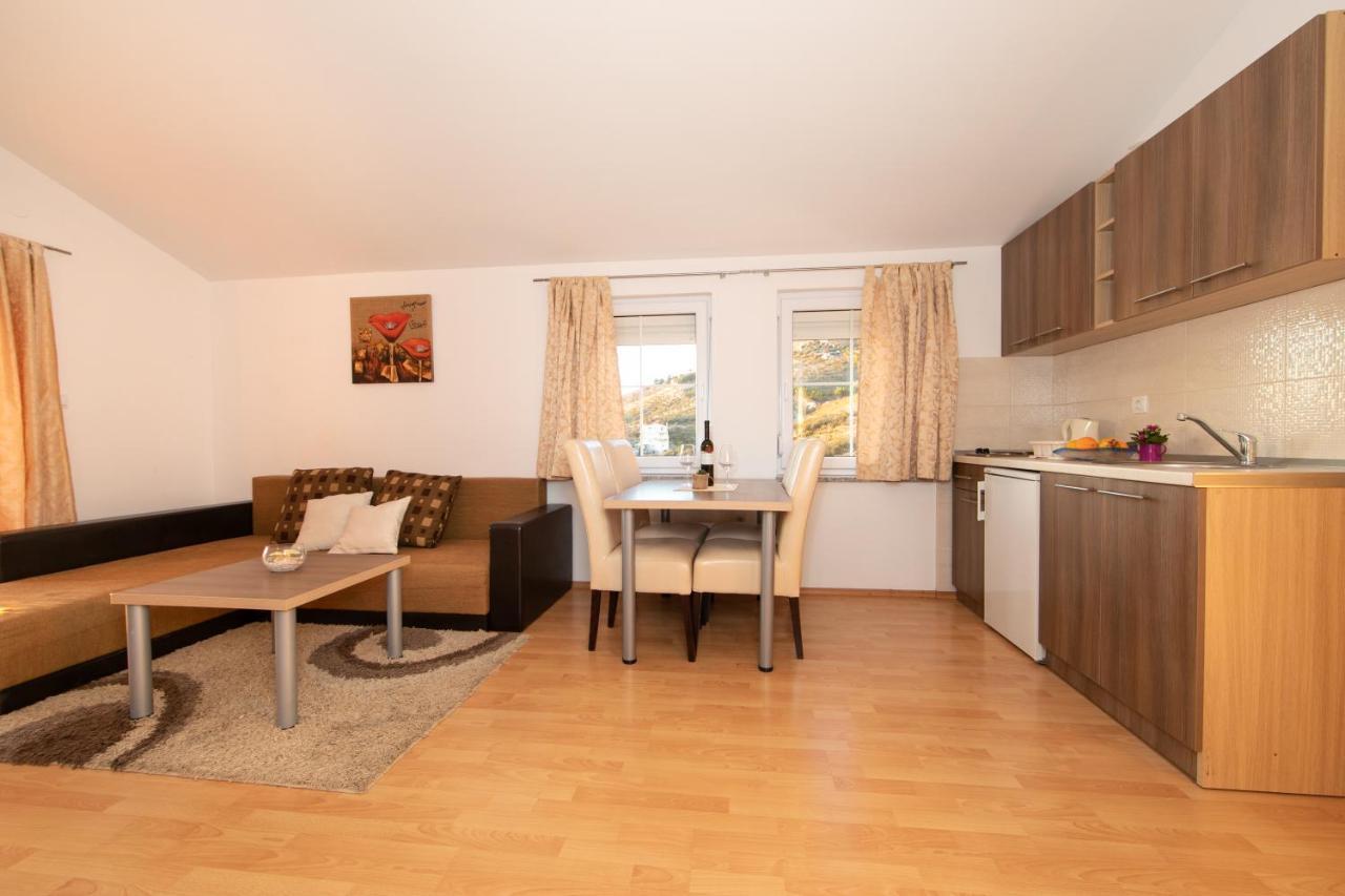Apartments Simovic Tučepi Екстериор снимка