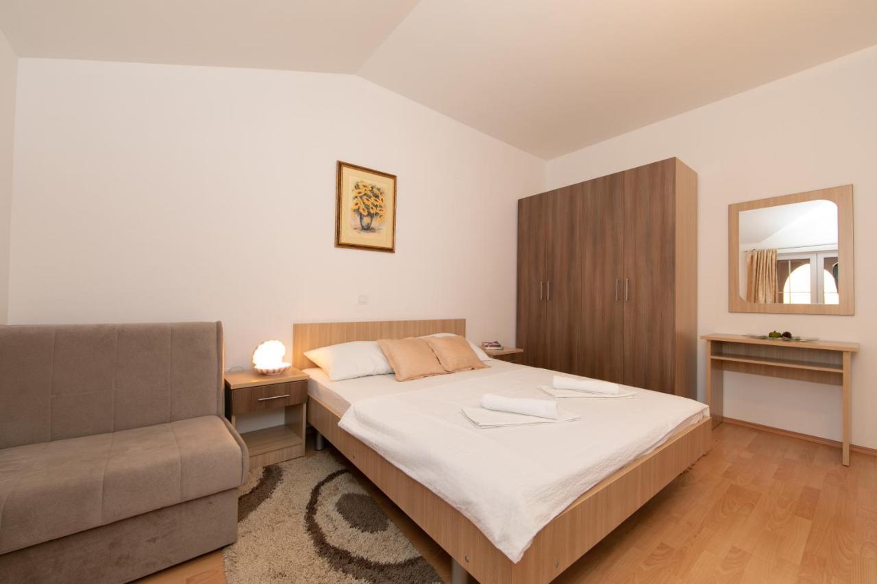 Apartments Simovic Tučepi Екстериор снимка